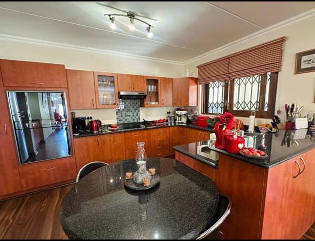 3 BEDROOM TOWNHOUSE FOR SALE IN GLENVISTA